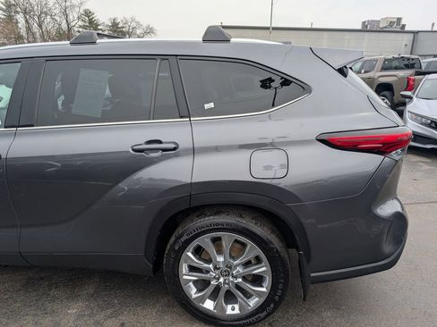 Used 2021 Toyota Highlander Limited image 4