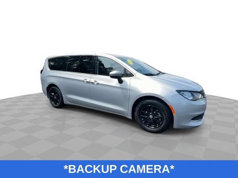 Used 2023 Chrysler Voyager LX FWD image 2