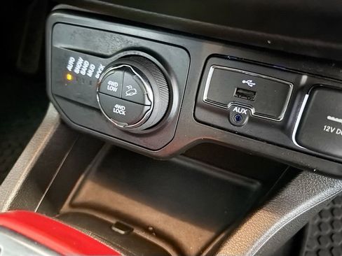 Used 2021 Jeep Renegade Trailhawk AWD/4WD image 31