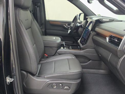 Used 2026 GMC Yukon Denali w/ Denali Reserve Package AWD/4WD image 9