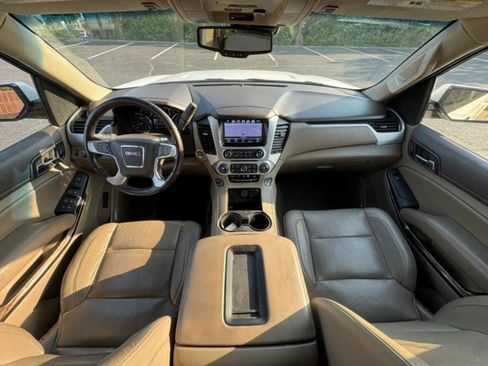 Used 2020 GMC Yukon XL SLT w/ Open Road Package AWD/4WD image 3