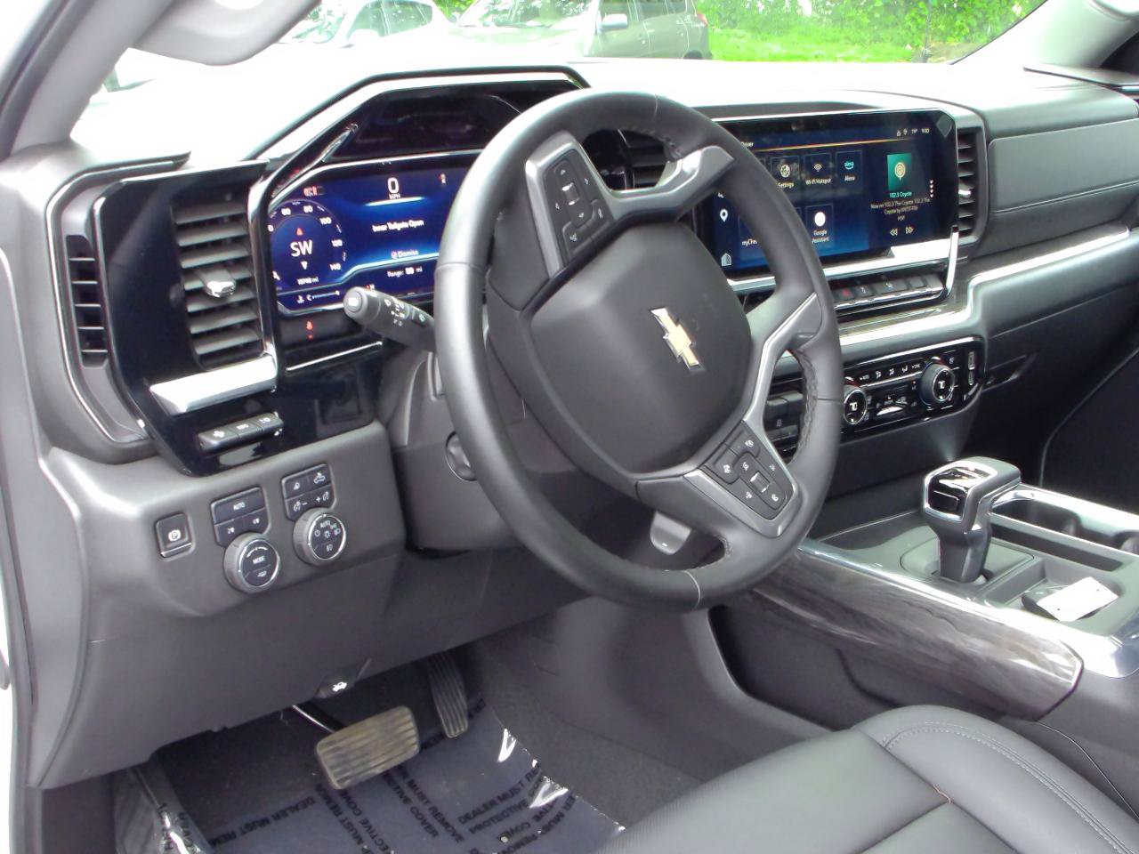 Used 2025 Chevrolet Silverado 1500 LTZ w/ LTZ Premium Package AWD/4WD image 5