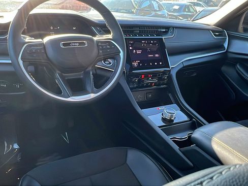 Used 2025 Jeep Grand Cherokee L Altitude image 26