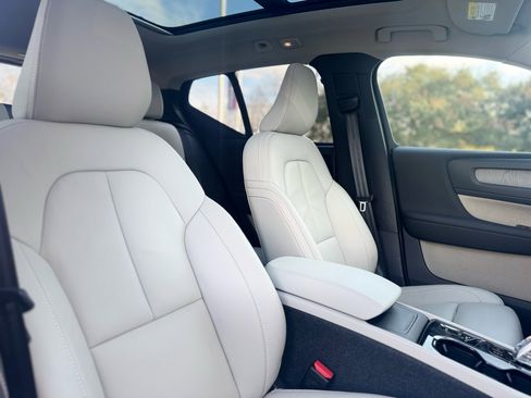 Used 2024 Volvo XC40 B5 Plus w/ Protection Package Premier image 49