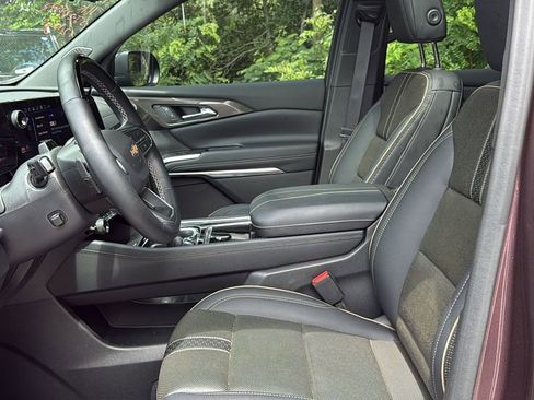 Used 2025 Chevrolet Traverse High Country FWD image 21