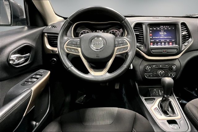 Used 2017 Jeep Cherokee Latitude w/ Comfort & Sound Group FWD image 10