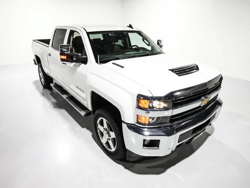 Used 2019 Chevrolet Silverado 2500 LTZ w/ Duramax Plus Package AWD/4WD image 11