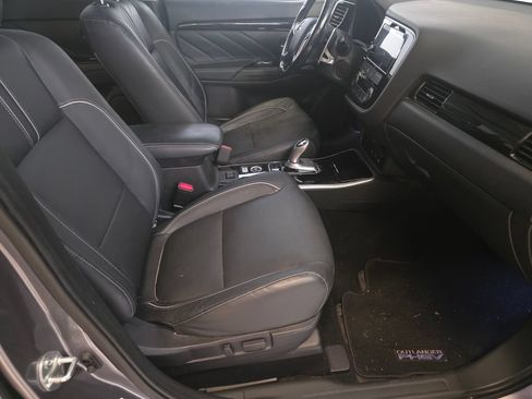 Used 2018 Mitsubishi Outlander 4WD Plug-In Hybrid image 21