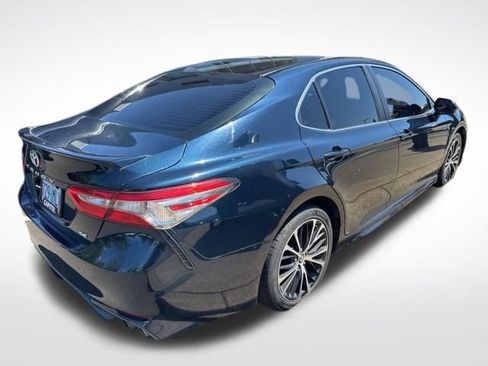 Used 2018 Toyota Camry SE FWD image 5