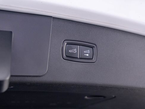 Used 2023 Porsche Cayenne Turbo S AWD/4WD image 32