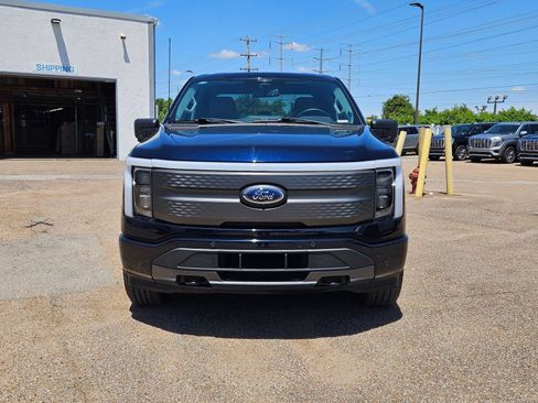 Used 2023 Ford F150 Lightning XLT AWD/4WD image 9