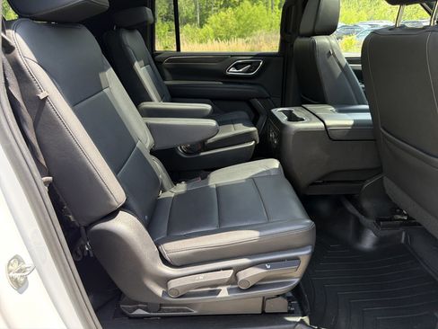 Used 2023 Chevrolet Suburban Z71 w/ Luxury Package AWD/4WD image 15