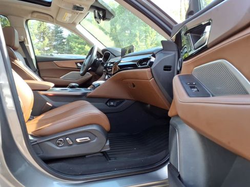 Certified 2024 Acura MDX SH-AWD w/ Technology Package image 12