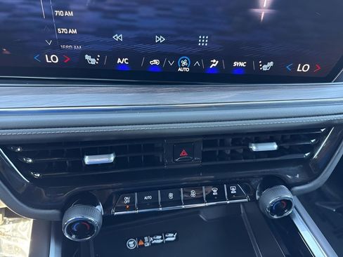 Used 2025 Chevrolet Tahoe LT AWD/4WD image 20