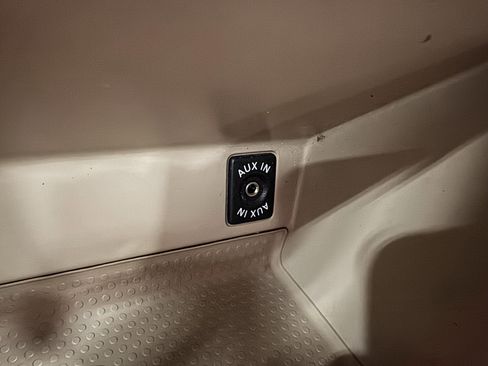 Used 2014 Volkswagen Beetle TDI image 9