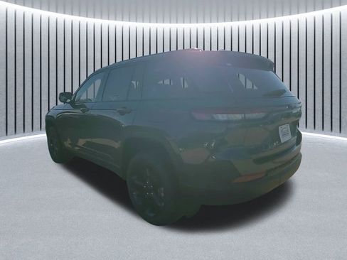 New 2025 Jeep Grand Cherokee Limited w/ Black Appearance Package image 5