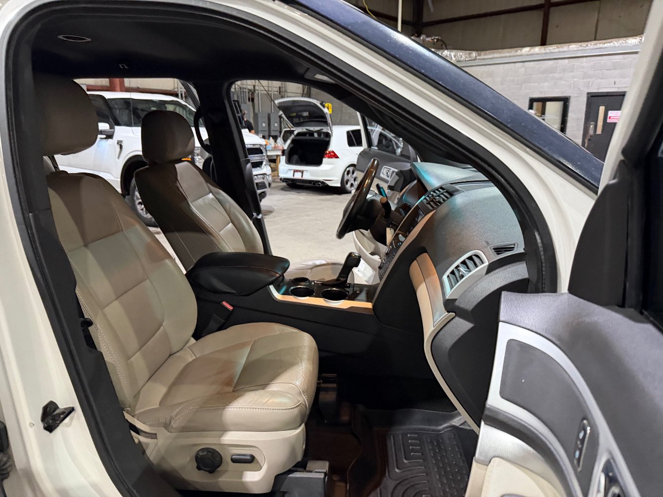 Used 2011 Ford Explorer XLT w/ 202A Rapid Spec Order Code FWD image 26