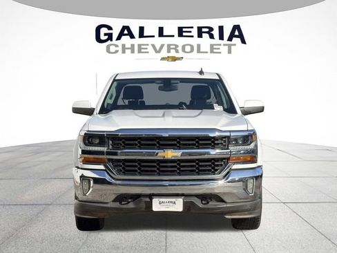 Used 2018 Chevrolet Silverado 1500 LT w/ LT Eassist Package image 3
