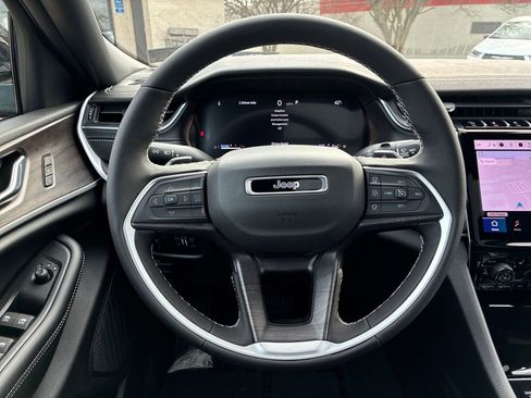 New 2025 Jeep Grand Cherokee Limited w/ Luxury Tech Group II AWD/4WD image 15