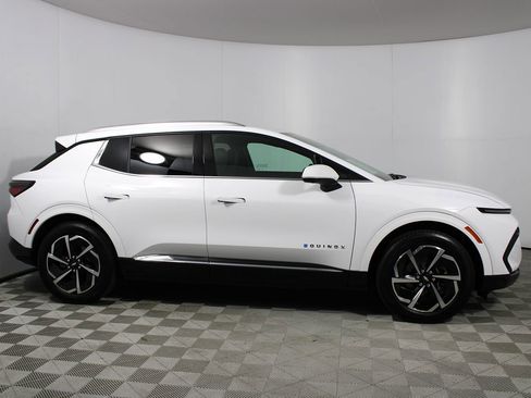 Used 2025 Chevrolet Equinox EV LT w/ Convenience Package image 35