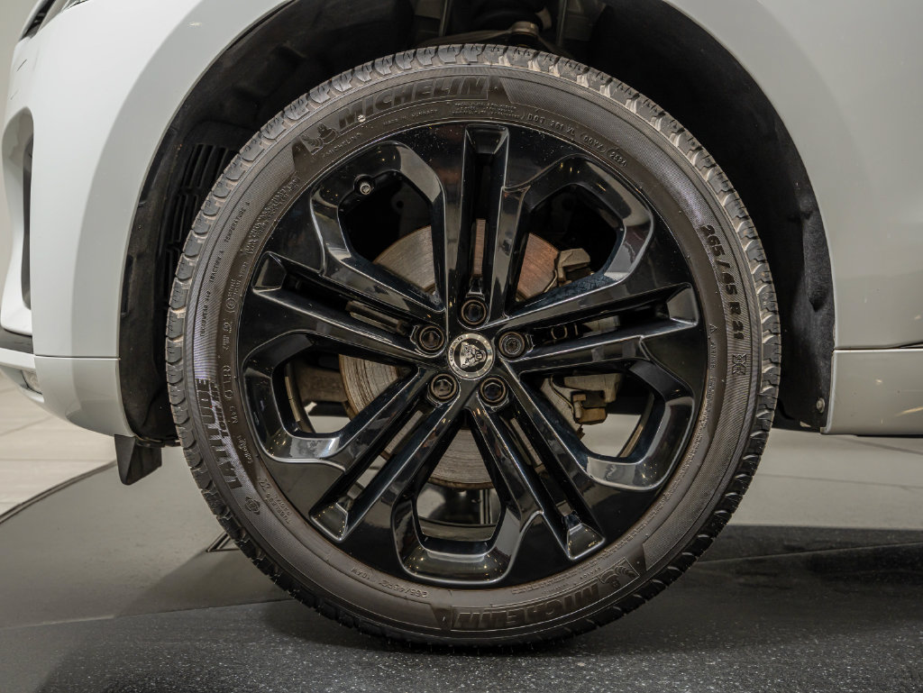 Used 2025 Jaguar F-PACE R-Dynamic S AWD/4WD image 13
