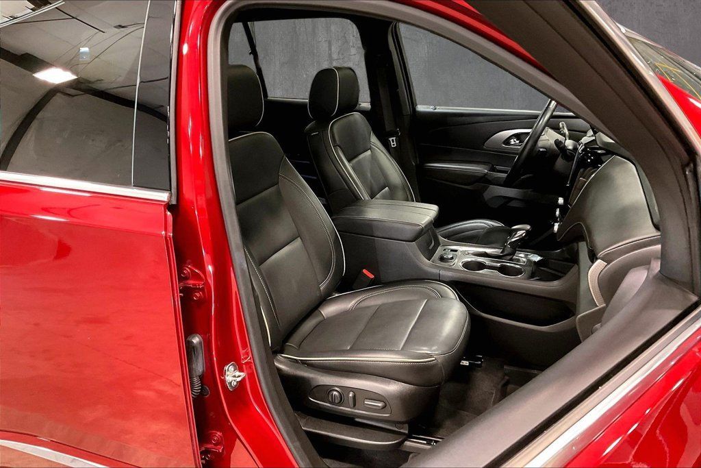 Used 2023 Chevrolet Traverse Premier AWD/4WD image 31
