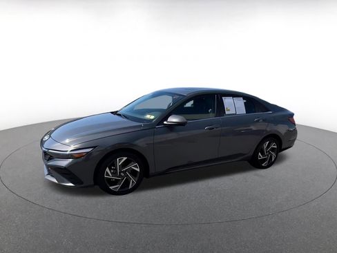 Used 2025 Hyundai Elantra SEL image 7