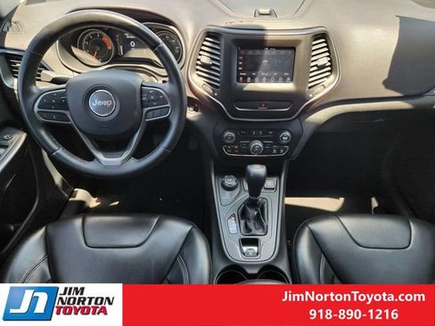 Used 2019 Jeep Cherokee Latitude Plus AWD/4WD image 25