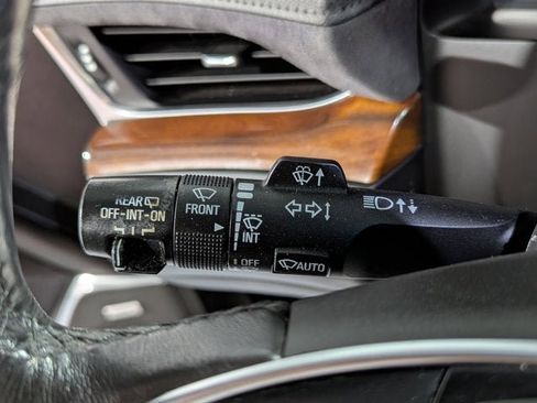 Used 2016 Cadillac Escalade Luxury image 37