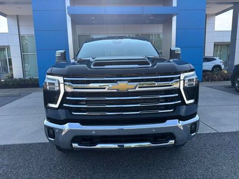 Used 2025 Chevrolet Silverado 2500 LTZ w/ LTZ Convenience Package AWD/4WD image 2