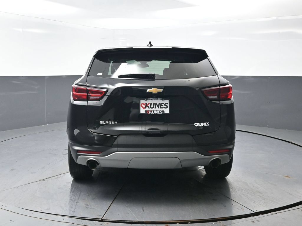 Used 2025 Chevrolet Blazer LT FWD image 12