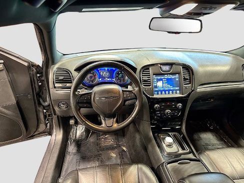 Used 2019 Chrysler 300 S image 18