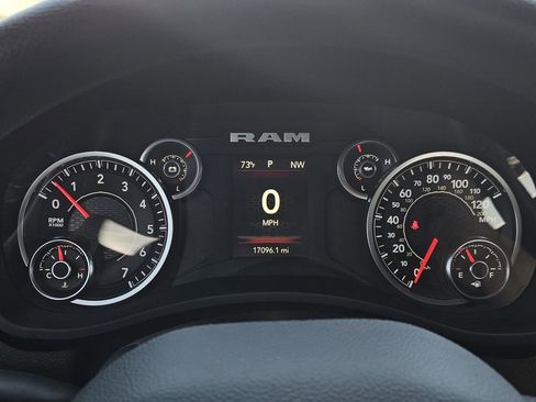 Used 2024 RAM 2500 Tradesman w/ Chrome Appearance Group image 17