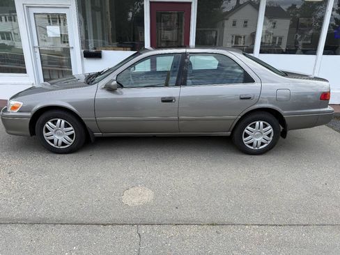 Used 2001 Toyota Camry LE FWD image 4