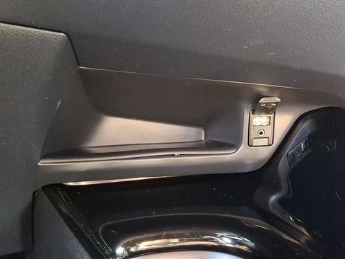 Used 2019 Toyota C-HR XLE FWD image 24