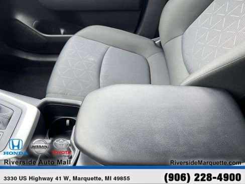 Used 2025 Toyota RAV4 XLE AWD/4WD image 20
