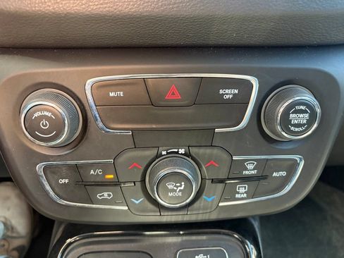Used 2019 Jeep Compass Limited AWD/4WD image 18
