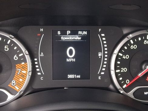 Used 2023 Jeep Renegade Latitude w/ Sun/Sound Group AWD/4WD image 25