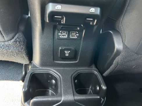 Used 2022 Jeep Gladiator Overland w/ Safety Group AWD/4WD image 17