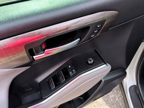 Used 2021 Toyota Highlander Platinum image 17