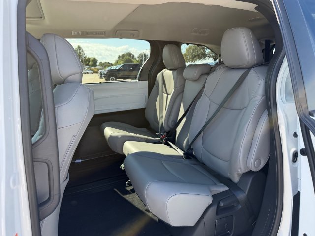 New 2026 Toyota Sienna XLE FWD image 17
