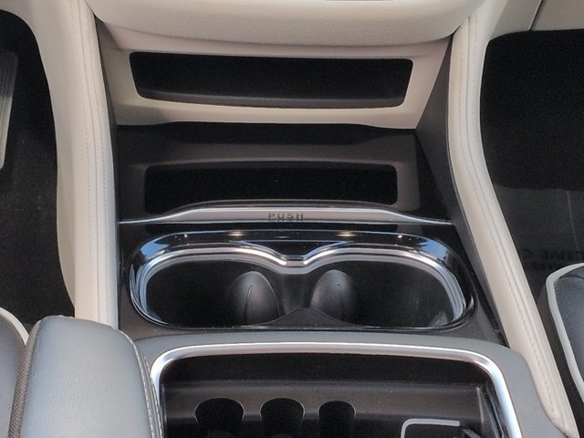 Used 2023 Chrysler Pacifica Limited FWD image 19