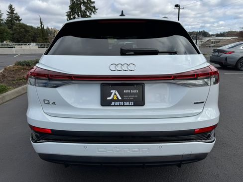Used 2024 Audi Q4 e-tron Premium w/ Convenience Package image 9