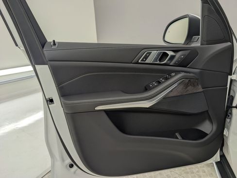 Used 2026 BMW X5 sDrive40i w/ Parking Assistance Package image 11