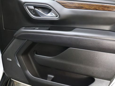 Used 2023 Chevrolet Suburban Premier image 11