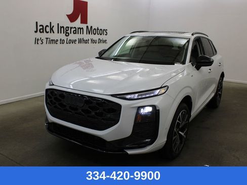 New 2026 Audi Q3 quattro 2.0T image 1