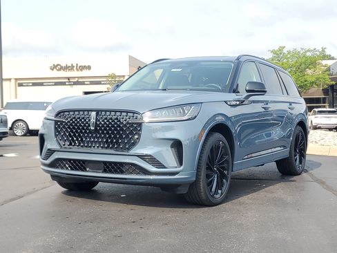 New 2026 Lincoln Aviator Reserve w/ Jet Appearance Package AWD/4WD image 2
