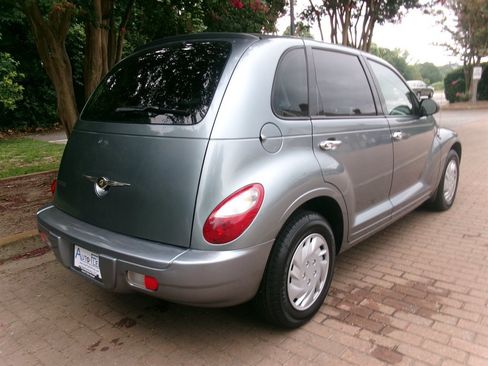 Used 2009 Chrysler PT Cruiser FWD image 5