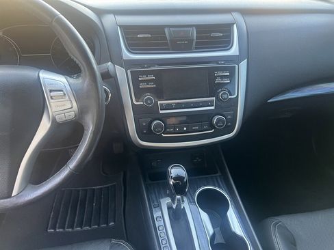 Used 2017 Nissan Altima 2.5 SL w/ Moonroof Package image 17