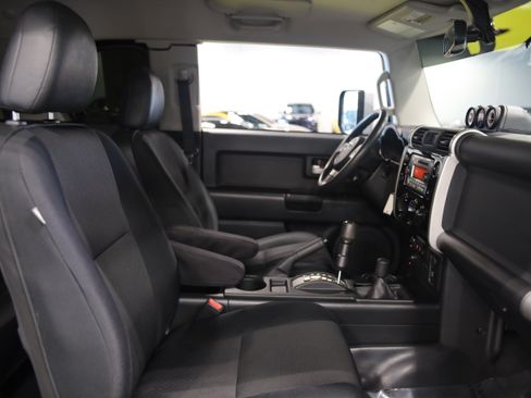 Used 2012 Toyota FJ Cruiser 4WD w/ Convenience Pkg image 39